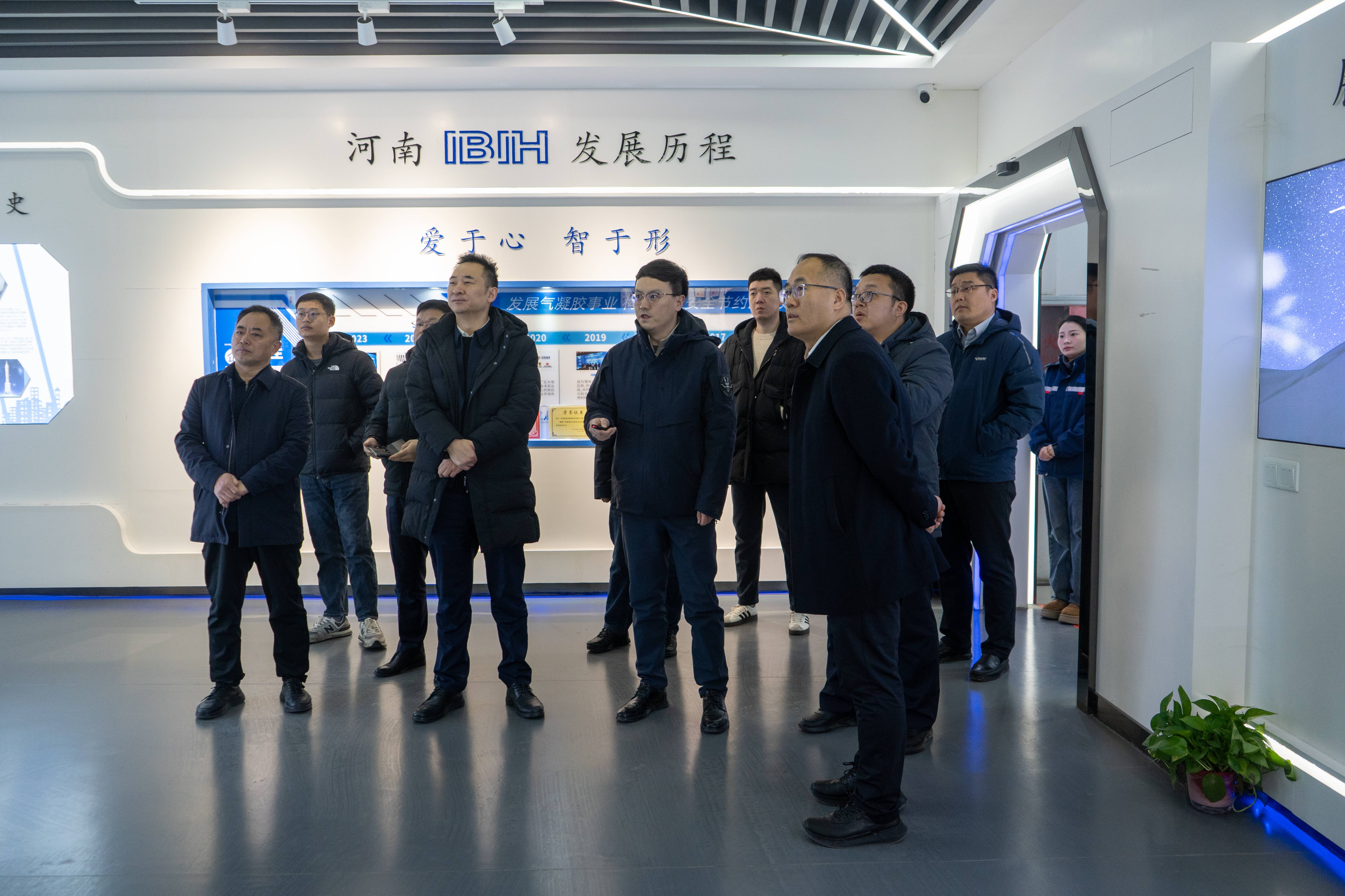 中建材投资与资本运营部总经理黄剑锋一行到爱彼爱和调研指导