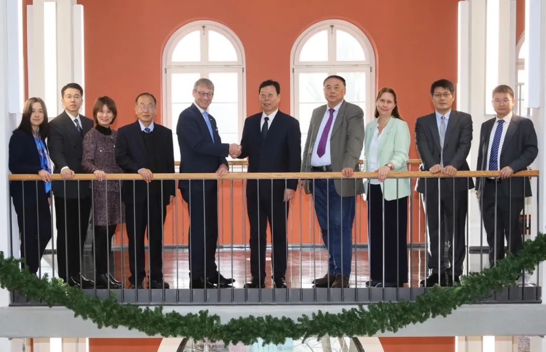 爱彼爱和总裁王蕴宏博士陪同河南投资集团与创新投资集团领导访问德国汉堡工业大学