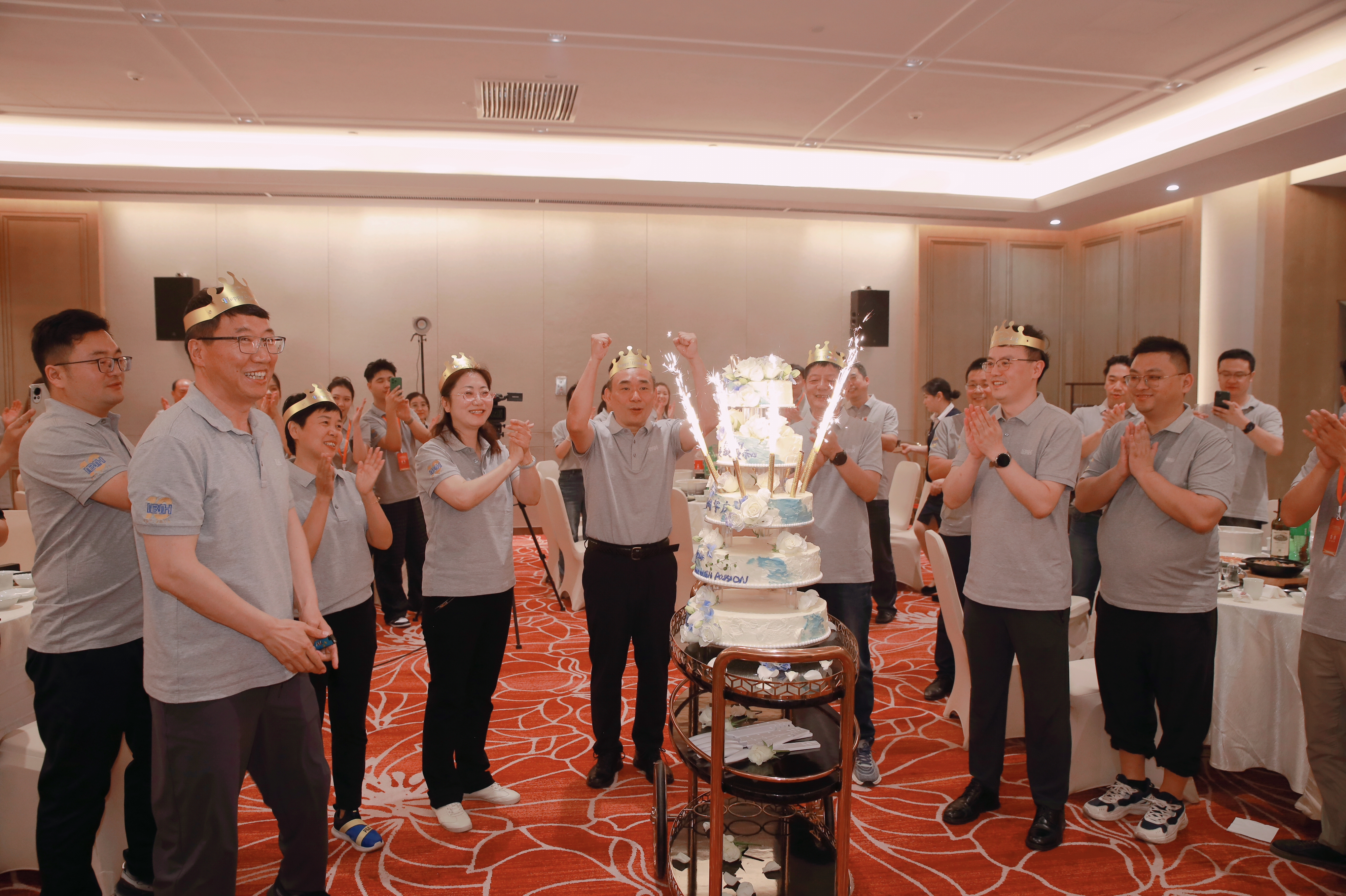 十年铸剑，凝聚爱芯—海内外嘉宾云集共庆爱彼爱和十周年生日